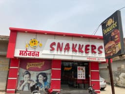 Quick Bites Near Me – Zira | Snakkers Outlet
